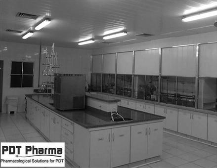 光感受性物質とフォトメディシンの合成に使用されるPDT Pharma社の研究室の内部